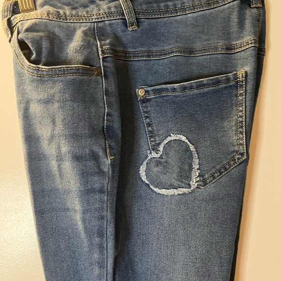EST 1947 Denim bell bottoms stretchy jeans with heart patch. High waist - Picture 3 of 12